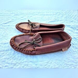 Leather Slipper Shoes Moccasins Womens Size 10 Mens Size 8 Laurentian Chief